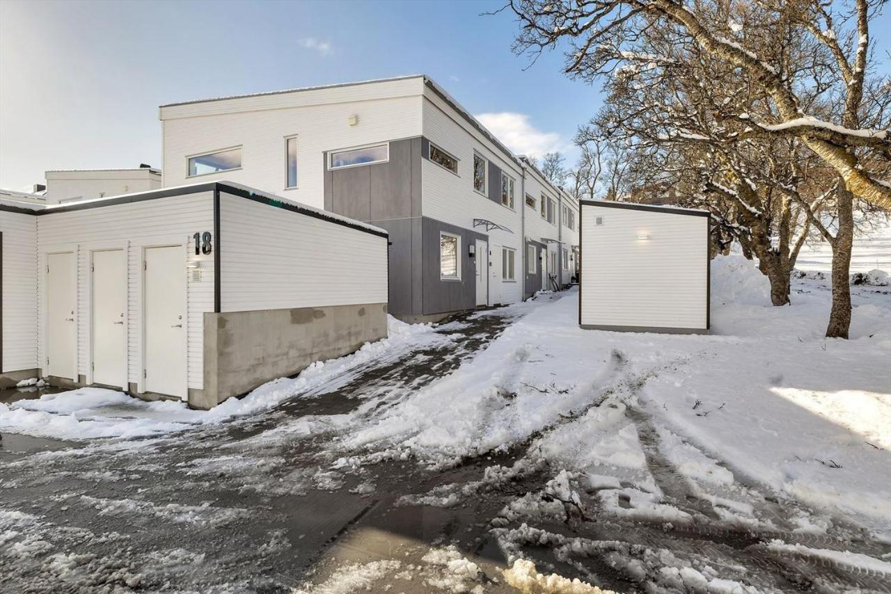 Kais sauna, jacuzzi, cinema&balcony house! Central location Tromsø Exterior foto