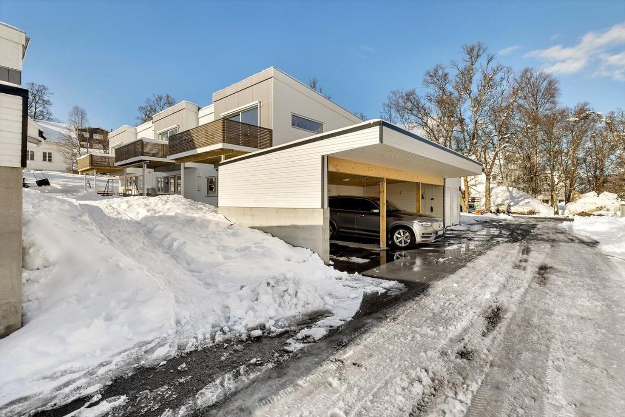 Kais sauna, jacuzzi, cinema&balcony house! Central location Tromsø Exterior foto